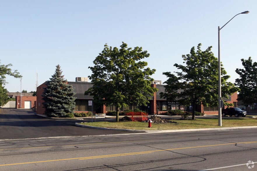 More Photos Of 215 Traders Blvd E, Mississauga Flex For Lease