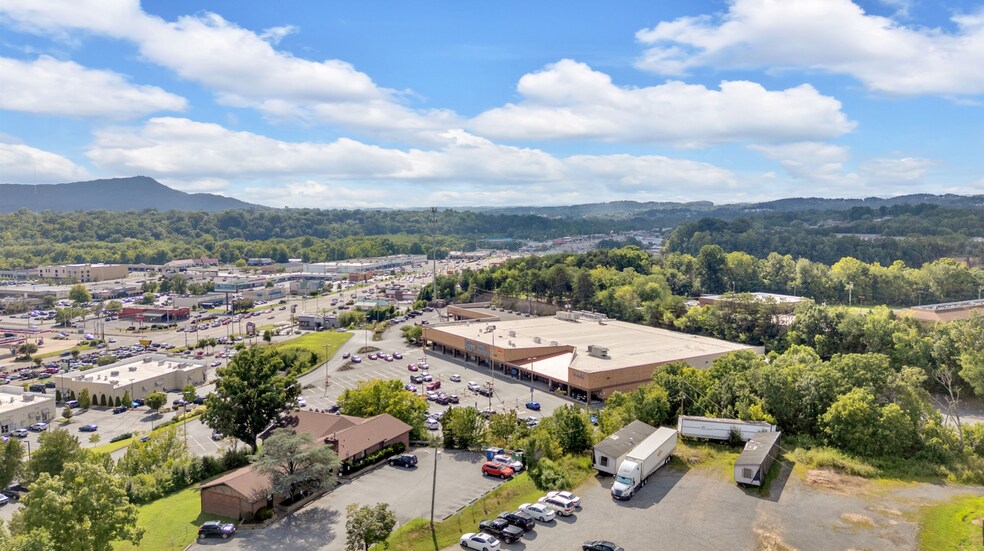 More Photos Of 1664 E Stone Dr, Kingsport Freestanding For Lease