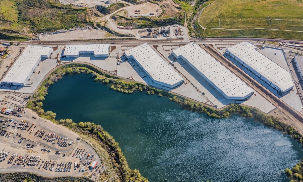 More Photos Of 1501 Sherborn St, Corona Unknown For Lease