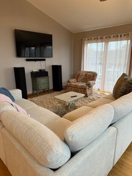 More Photos Of 3600 Riverside Dr, Crystal Lake Storefront Retail Residential For Sale