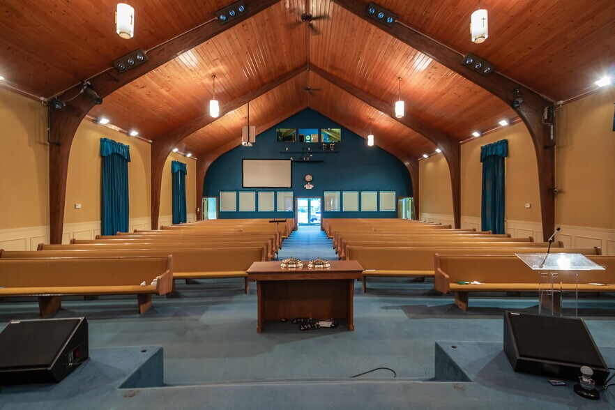 More Photos Of 733 Country Club Dr, Xenia Religious Facility For Sale