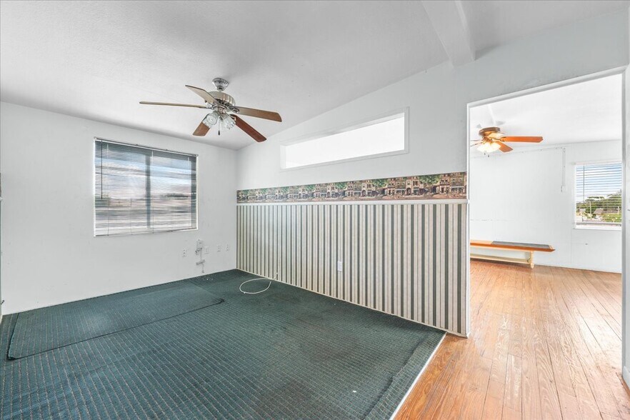 More Photos Of 5812 Missouri Ave, New Port Richey Flex For Sale