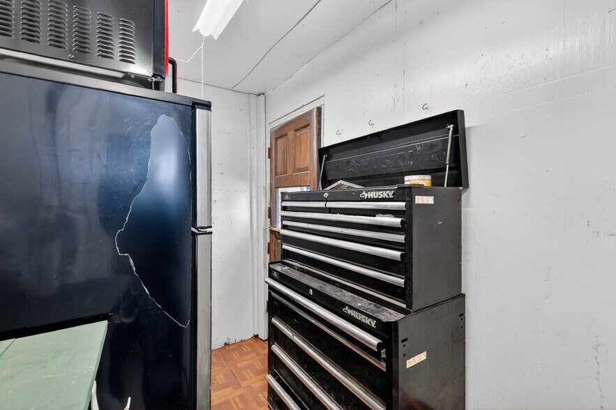 More Photos Of 20700 9th St, McIntosh Service Station For Sale