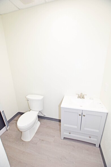 More Photos Of 1210 Edgewood ave, Odessa Industrial For Lease