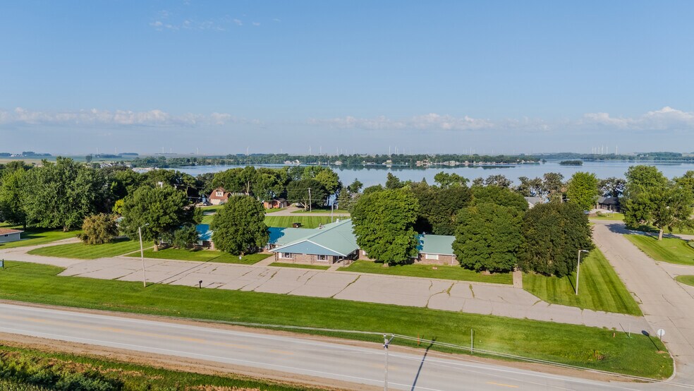 More Photos Of 1304 S Market St, Lake Park Rehabilitation Center For Sale