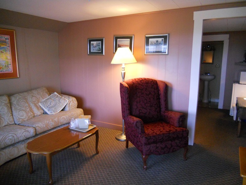 More Photos Of 291 Endicott St N, Laconia Hotel For Sale