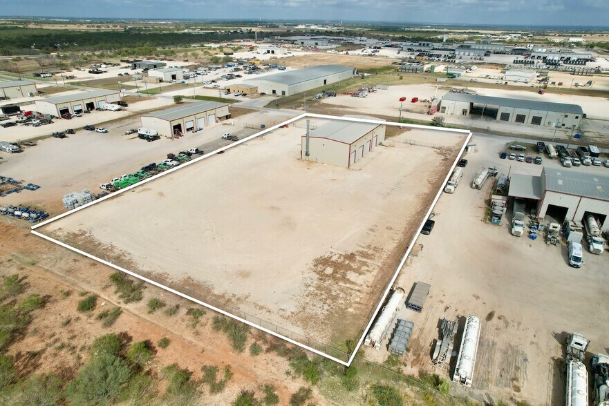 More Photos Of 4844 CR 430, Pleasanton Warehouse For Lease