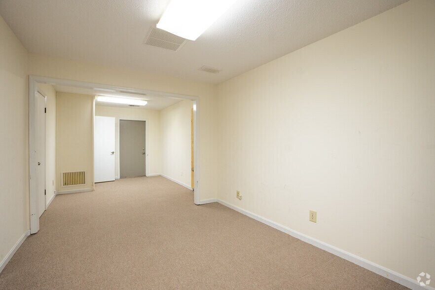 More Photos Of 1515 Huffman Rd, Center Point Unknown For Lease