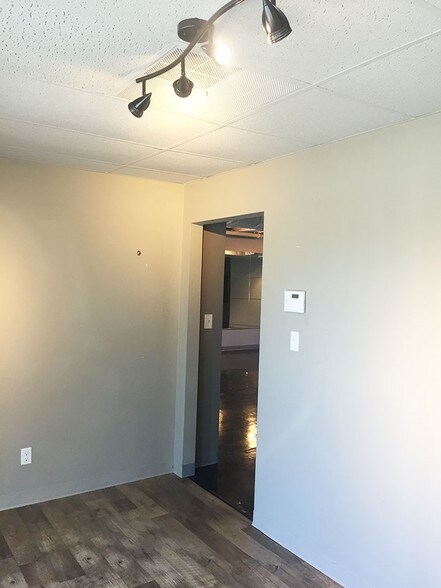 More Photos Of 2240 Taylorsville Rd, Louisville Storefront Retail Office For Lease