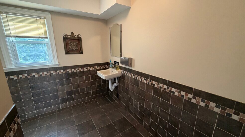 More Photos Of 205 State Route 31 N, Washington Office Residential For Sale