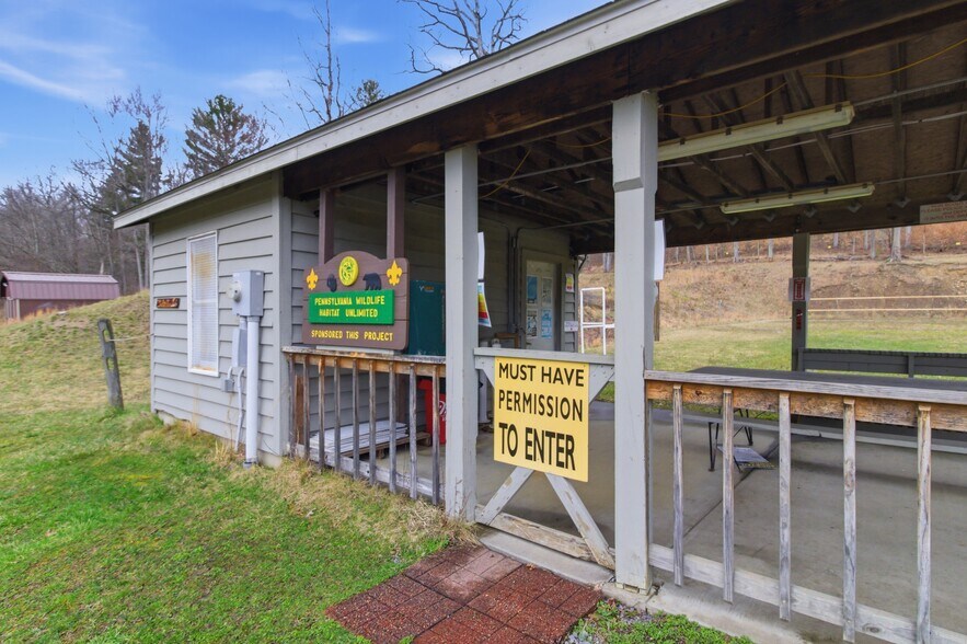 More Photos Of 89 Nolan Rd, Penfield General Retail For Sale