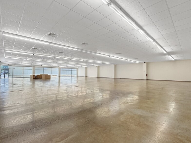 More Photos Of 2719 McFarland Blvd E, Tuscaloosa General Retail For Lease