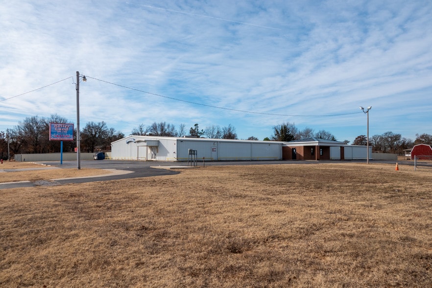 More Photos Of 1621 S Choctaw Rd, Choctaw Skating Rink For Sale