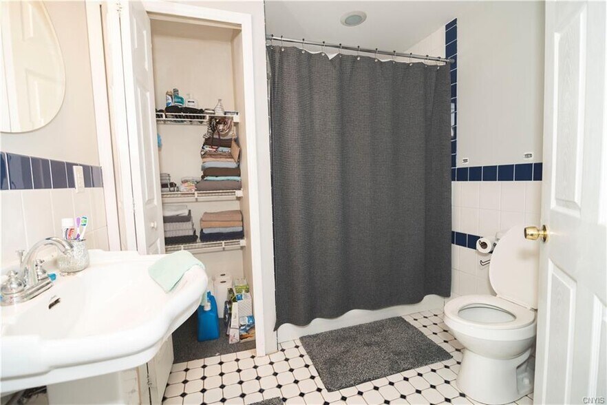 More Photos Of 1409 Milton Ave, Solvay Storefront For Sale