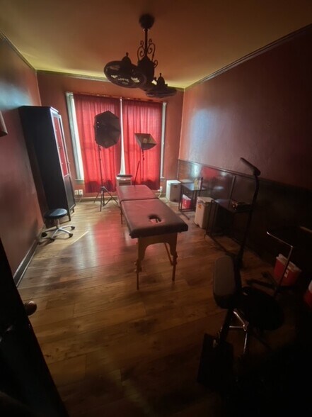 More Photos Of 7214-7218 Melrose Ave, Los Angeles Storefront Retail Office For Lease