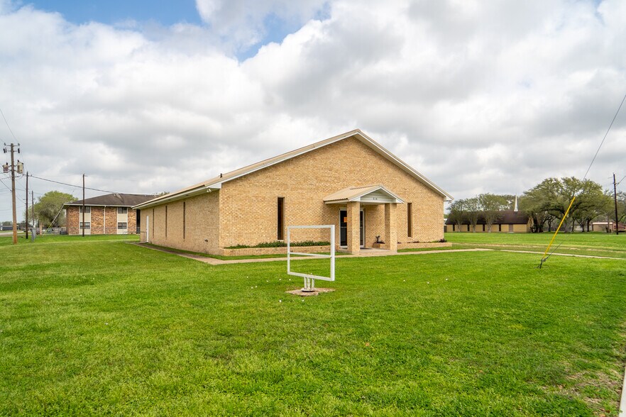 514 Dugger St, Edna, TX 77957 Religious Facility For Sale