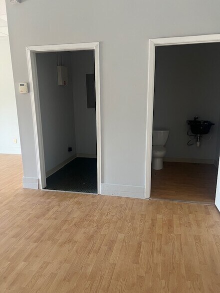 More Photos Of 511 Settlement Rd, Gray General Retail For Lease