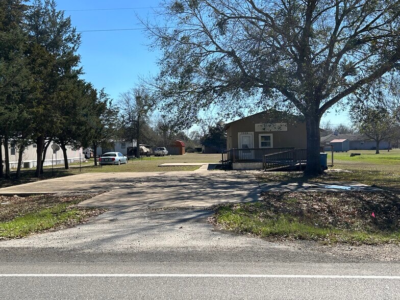 More Photos Of 1006 Spur 515 St, Navasota Restaurant For Lease