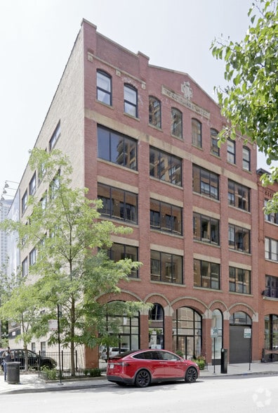 More Photos Of 371 W Ontario St, Chicago Loft Creative Space For Lease