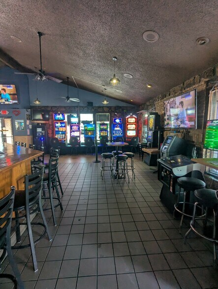 More Photos Of 9401 S Roberts Rd, Hickory Hills General Retail For Sale