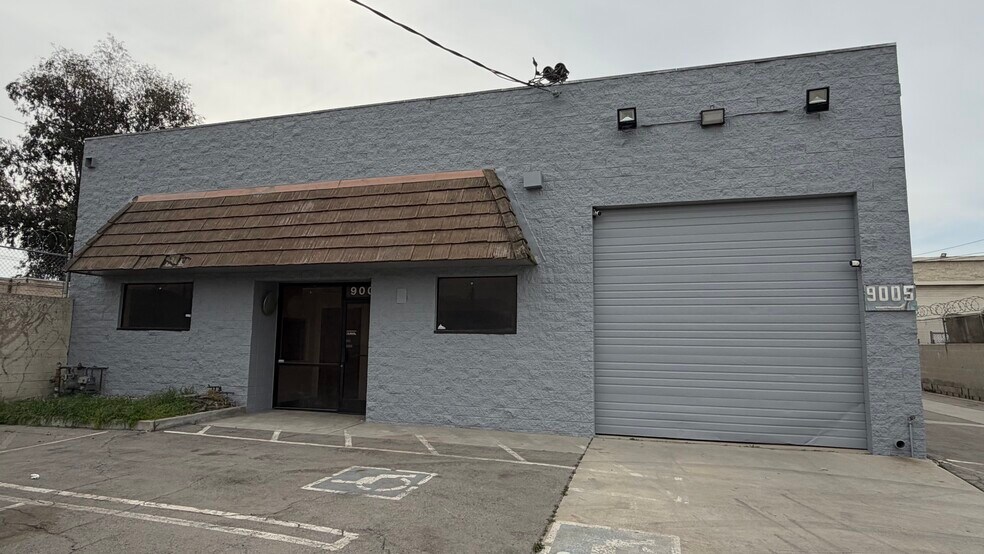More Photos Of 9003-9005 Norris Ave, Sun Valley Warehouse For Lease