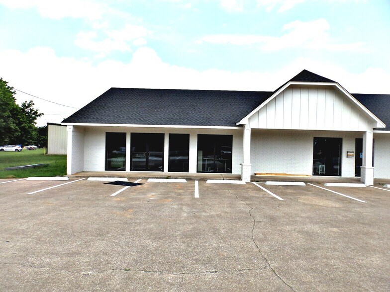 More Photos Of 8350 State Highway 155, Frankston Storefront Retail Office For Lease