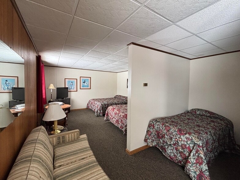 More Photos Of 17089 Boot Jack Rd, Ridgway Hotel For Sale