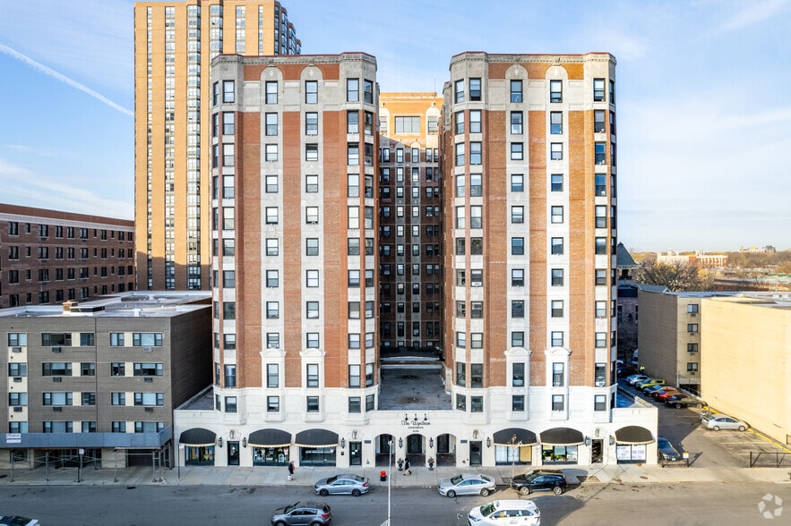 More Photos Of 5240 N Sheridan Rd, Chicago Apartments For Lease