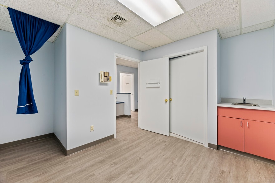 More Photos Of F1 Brier Hill Ct, East Brunswick Office For Sale