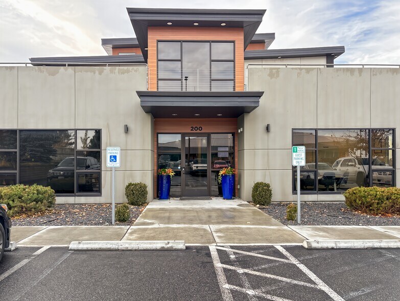 More Photos Of 8350 W Grandridge Blvd, Kennewick Coworking Space