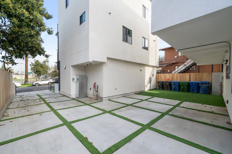 More Photos Of 913 N Hobart Blvd, Los Angeles Apartments For Sale