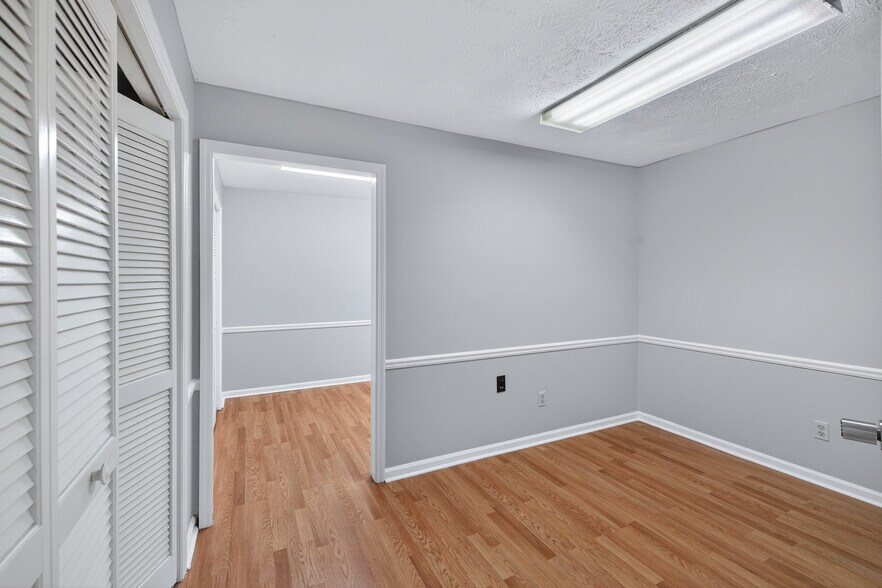 More Photos Of 4109 Robinson St, Covington Freestanding For Sale