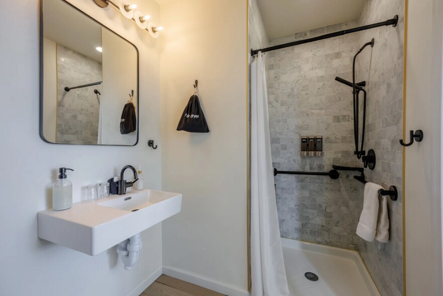 More Photos Of 207 Elm St, Leadville Hotel For Sale