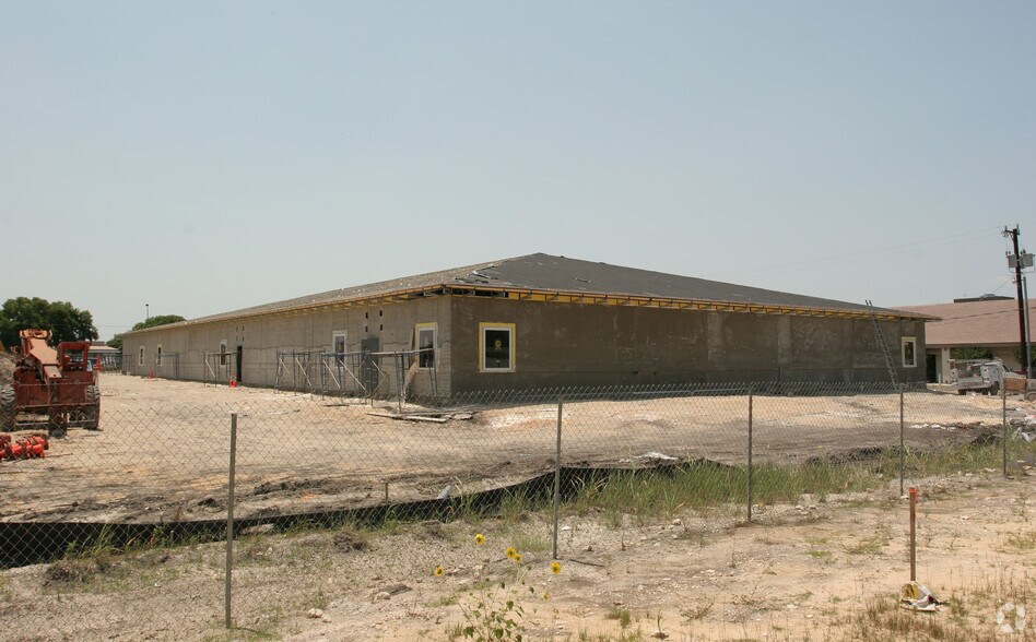 More Photos Of 7430 Barlite Blvd, San Antonio Medical For Lease