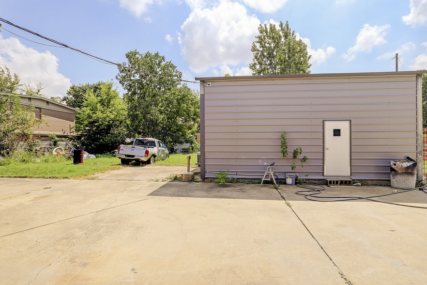 More Photos Of 1125 Cloverleaf St, Houston Industrial For Sale