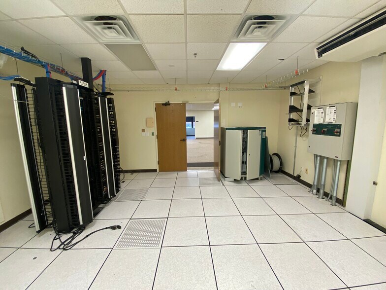 More Photos Of 2110 Fox Dr, Champaign Office For Sale