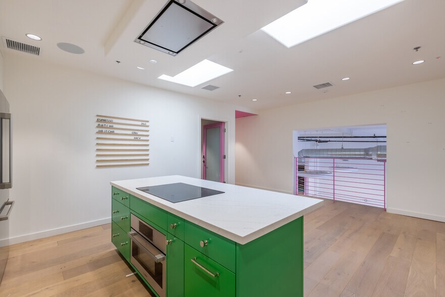More Photos Of 3058 N Lima St, Burbank Warehouse For Sale