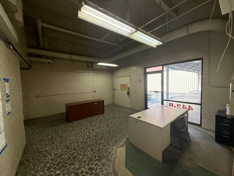 More Photos Of 422B N 3rd St, Albemarle Warehouse For Lease