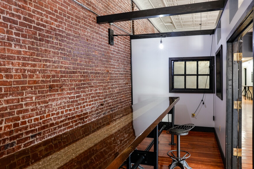 More Photos Of 210 Hale St, Charleston Office For Sale