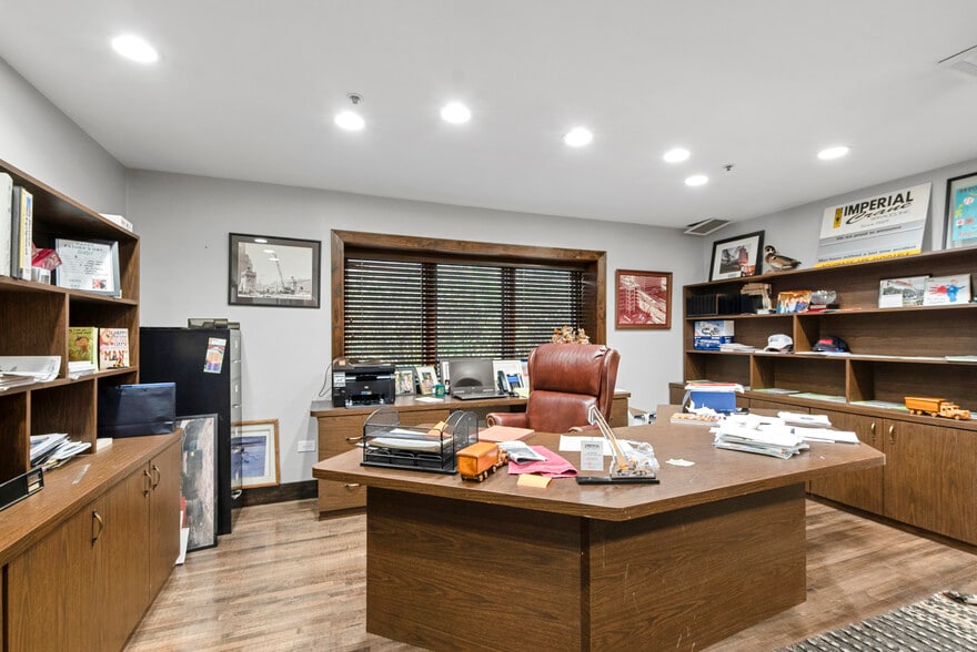 More Photos Of 9735 Industrial Dr, Bridgeview Light Distribution For Sale