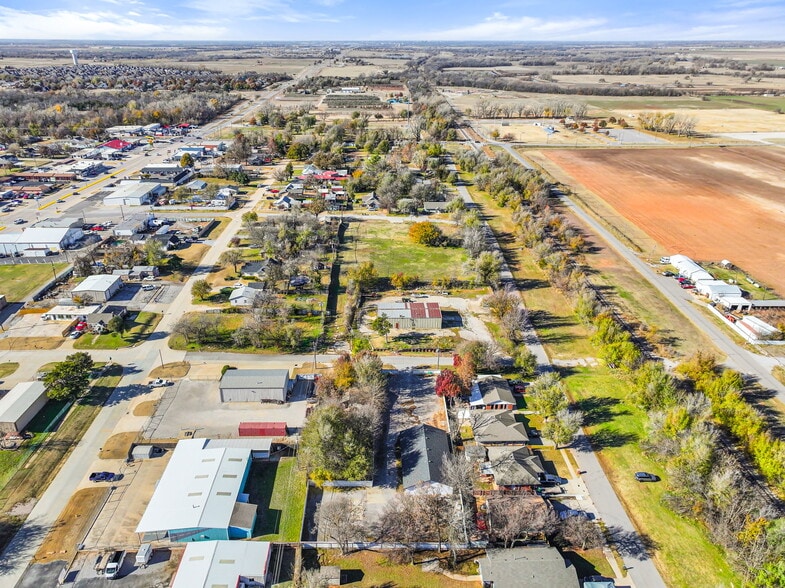 More Photos Of 115 N 8th St, Yukon Religious Facility For Sale