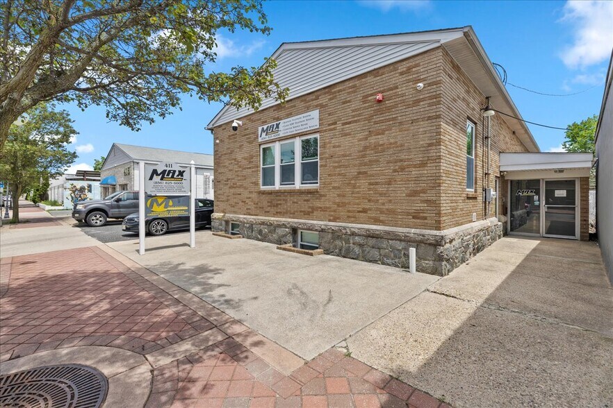 More Photos Of 411 N High St, Millville Medical For Sale