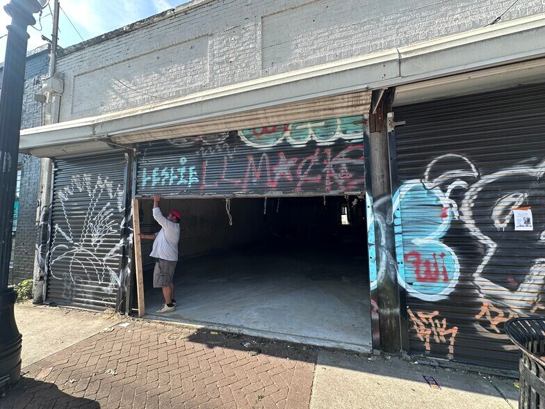 More Photos Of 824 Ralph David Abernathy Blvd, Atlanta Storefront For Lease