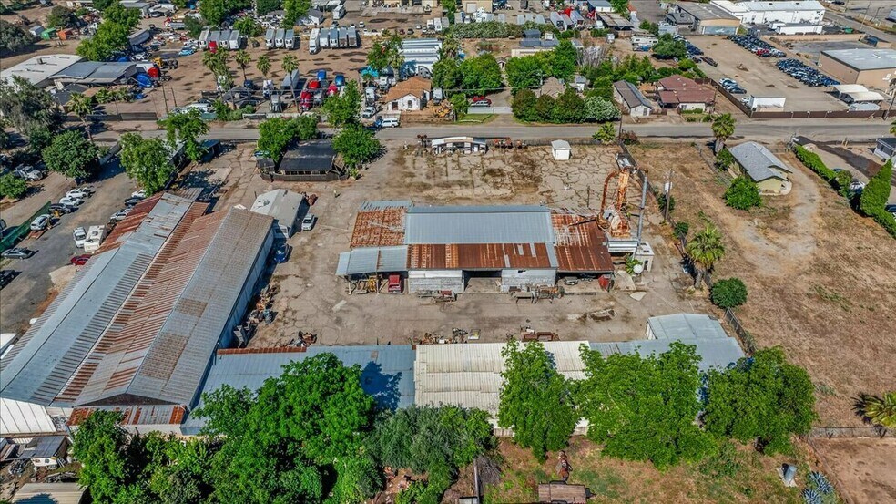 More Photos Of 708 N Pleasant Ave, Fresno Warehouse For Sale