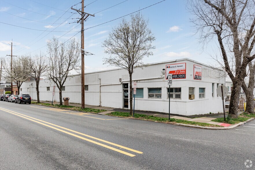 Primary Photo Of 32 1st St, Hackensack Showroom For Lease