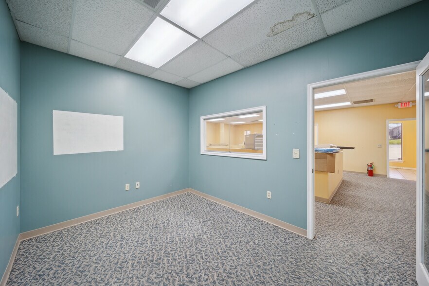 More Photos Of 710 S Adams St, Sapulpa Distribution For Sale