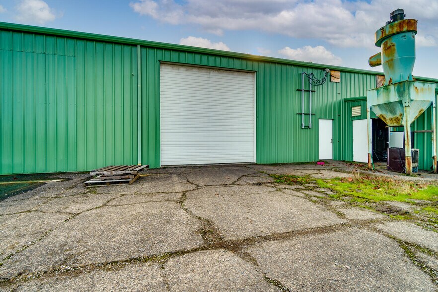 More Photos Of 1620-1720 W Airway Rd, Lebanon Manufacturing For Sale