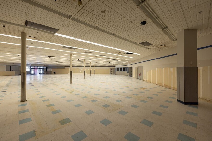 More Photos Of 5575 Wilshire Blvd, Los Angeles Freestanding For Lease