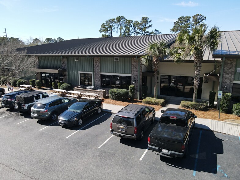 More Photos Of 547 Long Point Rd, Mount Pleasant Flex For Lease
