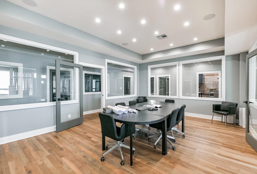 More Photos Of 2415 Church St, Galveston Light Distribution For Lease
